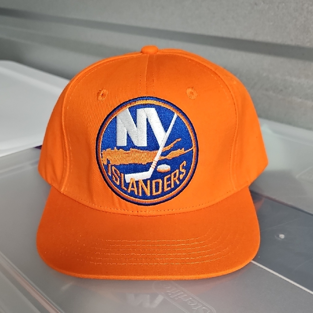 NY Islanders Crest  Orange and Blue Hat NWT MSRP $35
